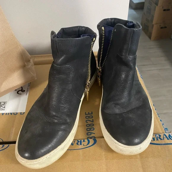 KENNETH COLE Kiera High Top Sneaker Nubuck Leather Zip Black White Contrast Sole - Picture 2 of 5